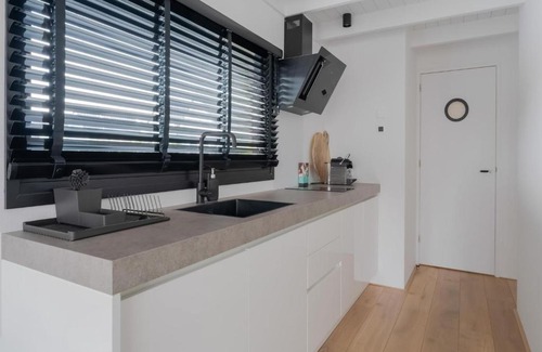 Stavoren Alquiler De Eote | Houseboat in Stavoren with Waterfront Views