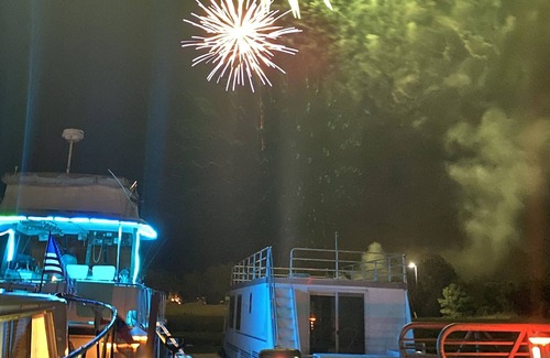 Eufaula Alquiler De Eote | Houseboat on Lake Eufaula Fish from your boat
