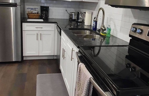 Olde Towne East Apartamento | Housepitality - The Red Brick Inn - Luxury