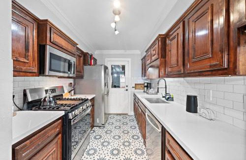 Clodine Casa | Houston Pool Escape Games Wifi Parking Pet