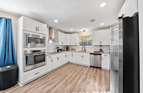 Ponderosa Forest Casa | Houston Stay | Game Room | BBQ Yard | Sleeps 16