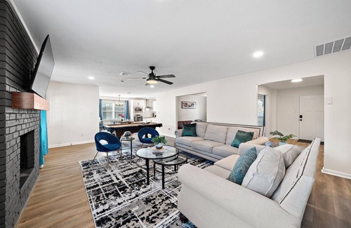 Ponderosa Forest Casa | Houston Stay | Game Room | BBQ Yard | Sleeps 16