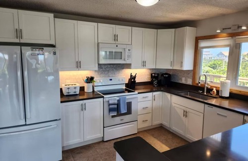 Avon Casa | How You Dune? Dog-Friendly Semi-Oceanfront in Avon!