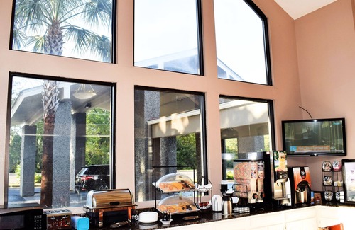 Burton Hotel | Howard Johnson by Wyndham Beaufort/Parris Island