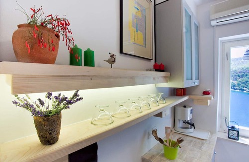 Sutivan Villa | Hermosa villa de estilo dálmata con un magnífico jardín.