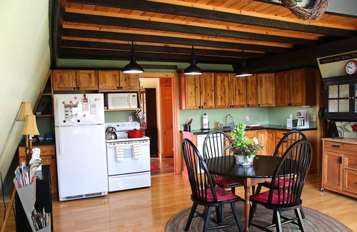 Richmondville Casa | Una casa de campo ubicada en un entorno de postal perfecto ~ ¡Acepta mascotas y está limpio!