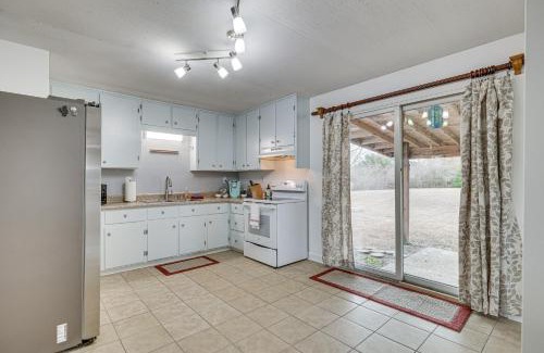Hubert Casa | Hubert Home Rental with Patio, Near Hammocks Beach!