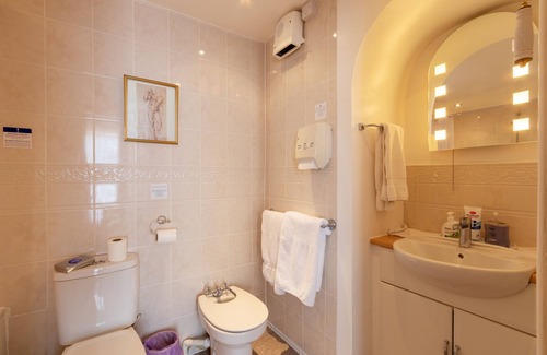 Dover Casa | Hubert House Guesthouse