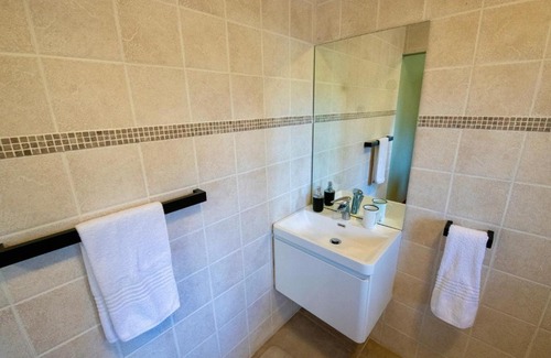 Knysna Apartamento | Hubert's Ecke: A Tranquil and Peaceful Space