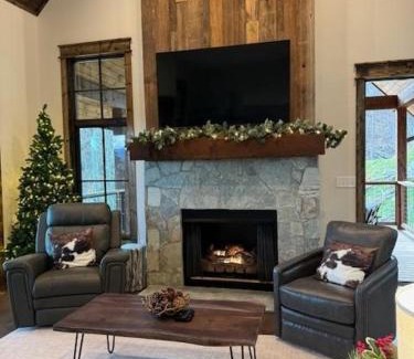 Banner Elk Casa | Hucklebeary Cabin at Eagles Nest