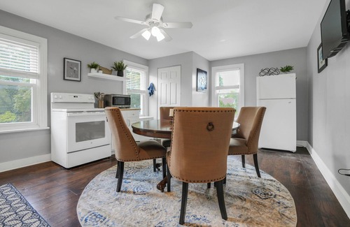 North Wales Apartamento | Huckleberry Haven: 4-bedroom Luxury Apartment