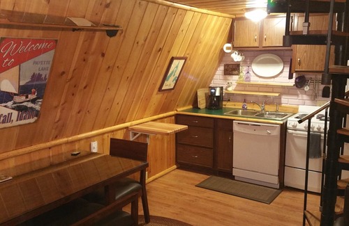 McCall Cabina | Huckleberry Hideaway: Auténtica aventura en cabina, a pasos del lago Payette