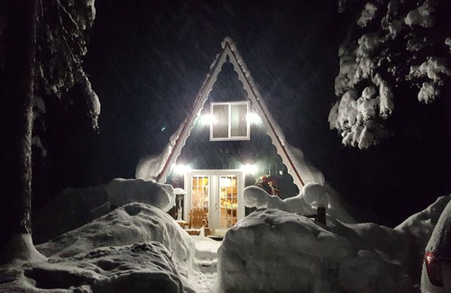 McCall Cabina | Huckleberry Hideaway: Auténtica aventura en cabina, a pasos del lago Payette