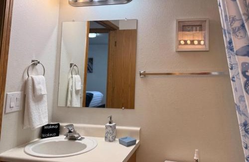 Hillcrest Casa | Huckleberry's Hideaway