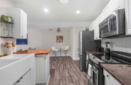 Hudson Casa | 🌴 Hudson Retreat | 3-Bedroom Pool Home – Your Private Coastal Oasis!