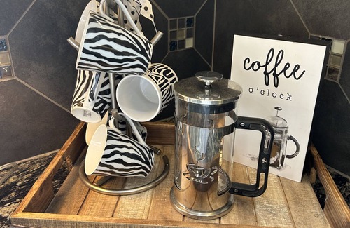 Mission Hills Casa | ONE Street, 3 casas enormes / Lago / Parque acuático 1 milla - Reuniones # 1 de Omaha / Casa familiar