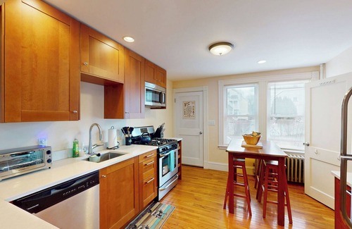 North Cambridge Casa | Huge 2 bed, 2 baths, Harvard, Porter Davis SQ