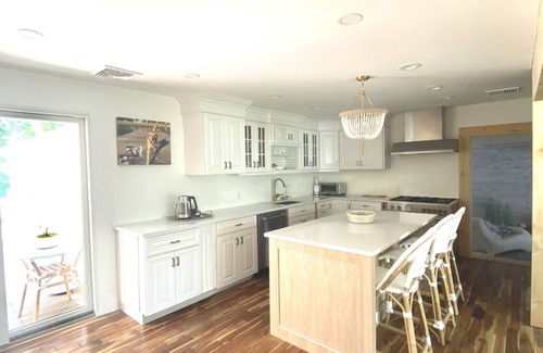 Stamford Casa | Huge 4 br home waterfornt view-walk to Cummings beach/40 min to NYC