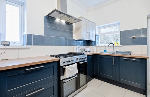 Bon-y-maen Casa | Cilfài House - TV in Every Bedroom!