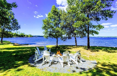 Bumpass Casa | Huge 8BR Lakefront Lake Anna, Beach, Dock, Hot Tub