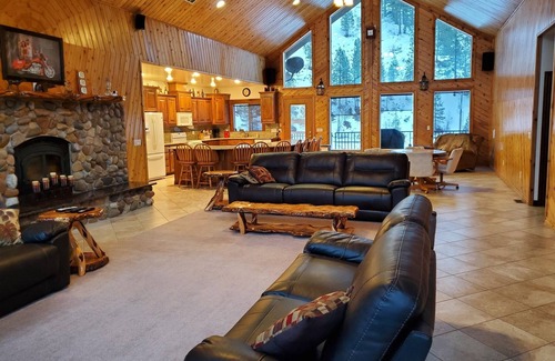 Mountain Home Cabina | Huge Cabin - Great for Families and Group