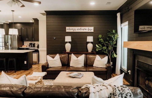 Mint Hill Casa | Huge Charlotte Farmhouse Villa 25 minutes from downtown!