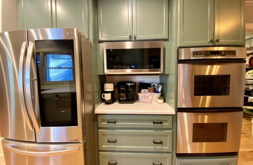 Mars Hill Casa | Huge Estate w/ 2 homes, fishing pond, private day spa, hot tub, & pizza oven