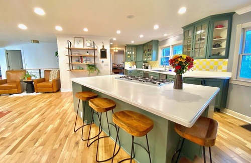 Mars Hill Casa | Huge Estate w/ 2 homes, fishing pond, private day spa, hot tub, & pizza oven