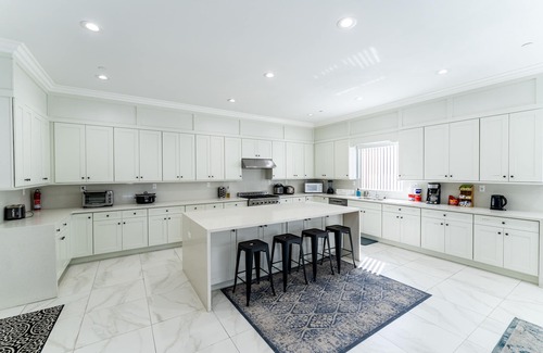 Midway City Casa | Huge Family Home Near Disneyland & SoCal Beaches