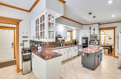 La Porte Casa | Huge Family Home w/ Pool - 13 Mi to Lake Michigan!