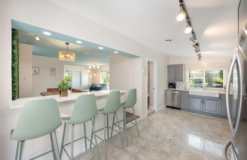 Poinsettia Heights Casa | Huge Heated Pool! HotTub,Fire Pit,Ice Bath,Putting Green,N64,5 Mins to the Beach