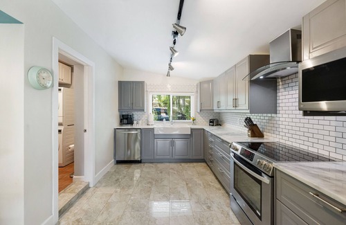 Poinsettia Heights Casa | Huge Heated Pool! HotTub,Fire Pit,Ice Bath,Putting Green,N64,5 Mins to the Beach