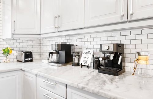 Poinsettia Heights Casa | Huge Heated Pool! HotTub,Fire Pit,Ice Bath,Putting Green,N64,5 Mins to the Beach