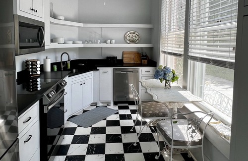 Monroe Apartamento | Huge, historic, beautiful 1 bdrm at Layton Castle