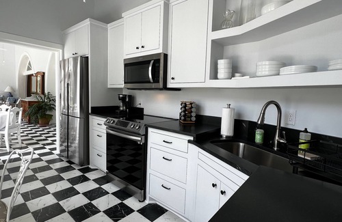Monroe Apartamento | Huge, historic, beautiful 1 bdrm at Layton Castle