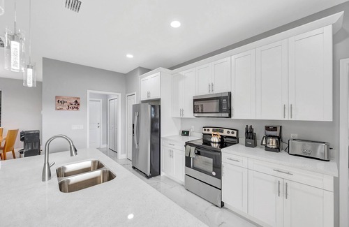 Westminister Casa | HUGE Home in Lehigh Acres Near RSW International Airport and JetBlue Park.