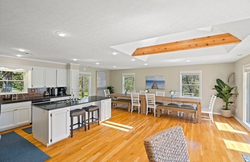 Hendersonville Casa | Huge Lakehouse w/Pool, Hot Tub & Fire Pit Near Nashville!