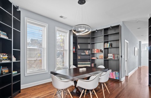 Sheffield and DePaul Condominio | Huge Lincoln Park Space Sleeps 20 w/Parking