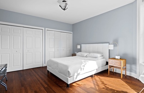 Sheffield and DePaul Condominio | Huge Lincoln Park Space Sleeps 20 w/Parking