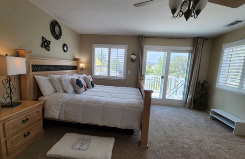 Murrieta Apartamento | Huge luxurious Master Bedroom Suite w/ full privacy & View