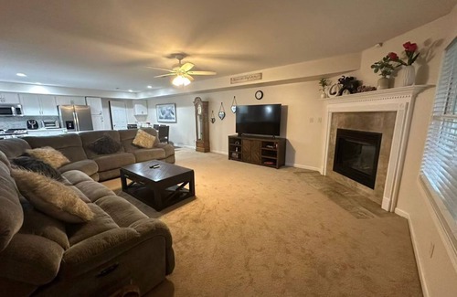 Tonawanda Casa | Entire Home Rental | HUGE, Modern, & New Niagara Shoreline