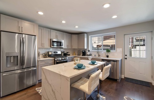 Point Breeze Casa | Huge MODERN LUXE Home | Minutes to Center City!