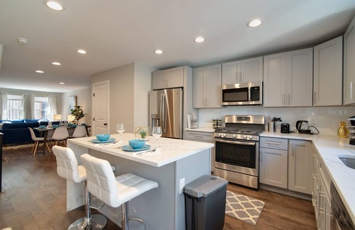 Point Breeze Casa | Huge MODERN LUXE Home | Minutes to Center City!