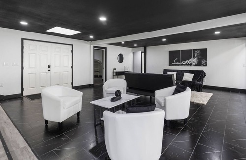 Waller Casa | Huge, Private, Luxury, Pool House