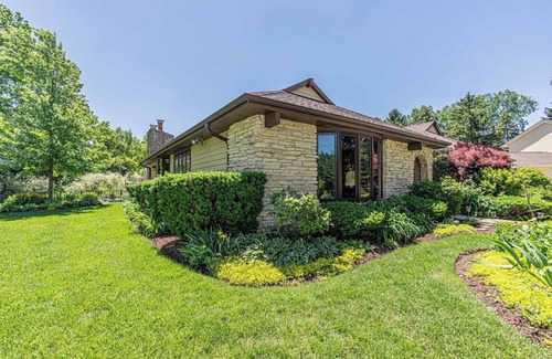 Schaumburg Casa | Huge Schaumburg 5 br/3.5ba w/ bonus rooms/office