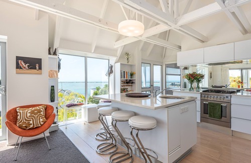 Mount Pleasant Apartamento | Grandes vistas al mar, colección de arte contemporáneo,