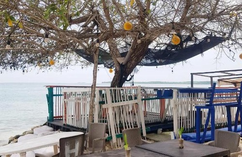 Bocachica Casa | Hugo's Place Alojamiento y Restaurante