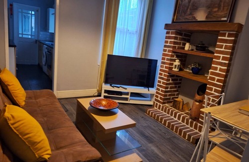 Luton Casa | Huku Kwetu - Ferndale House