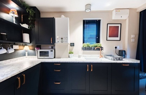 Hull Old Town Villa | Hullidays》Hull Marina Townhouse