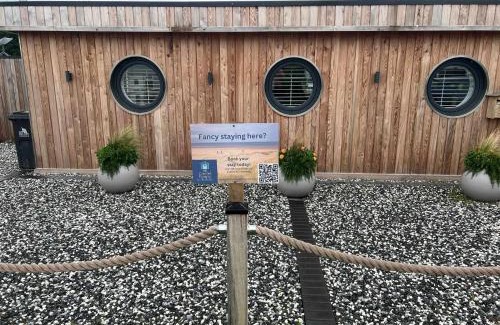 Grimsby Chalet De Esquí | Humberston Boathouse Lodge & Hot Tub - Cleethorpes Beach Cabin Chalet